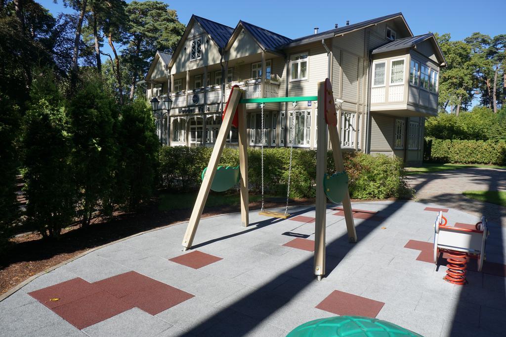Wooden Villa Apartments Jūrkalne Екстериор снимка