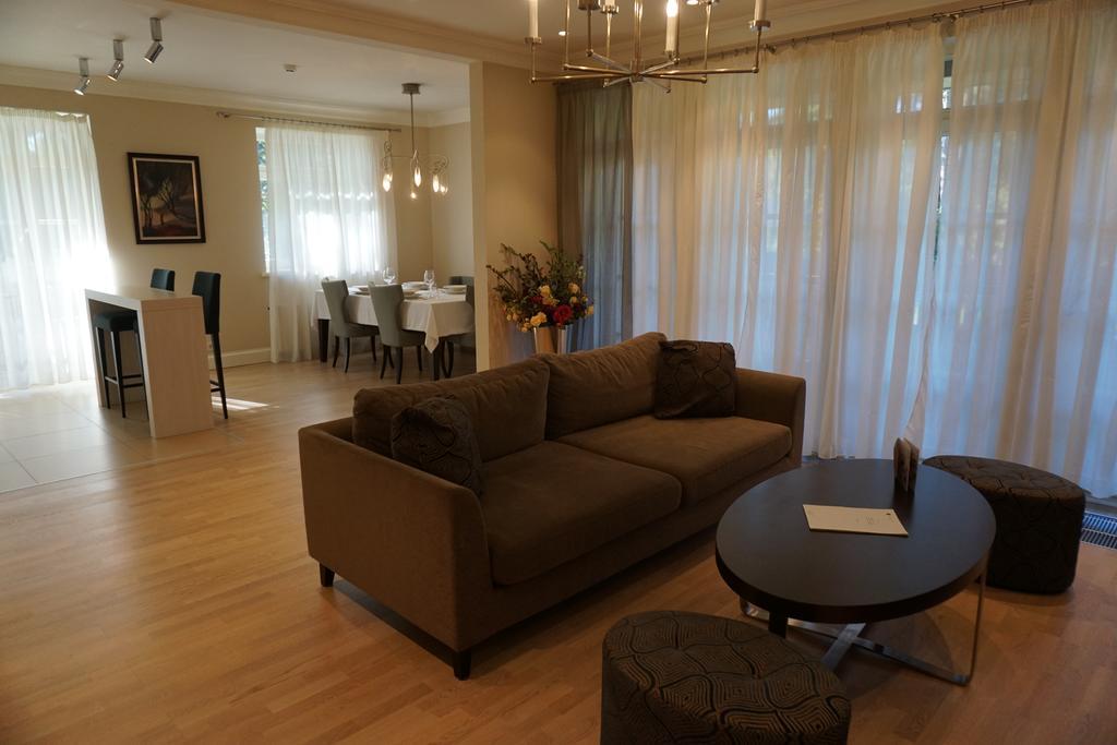 Wooden Villa Apartments Jūrkalne Екстериор снимка